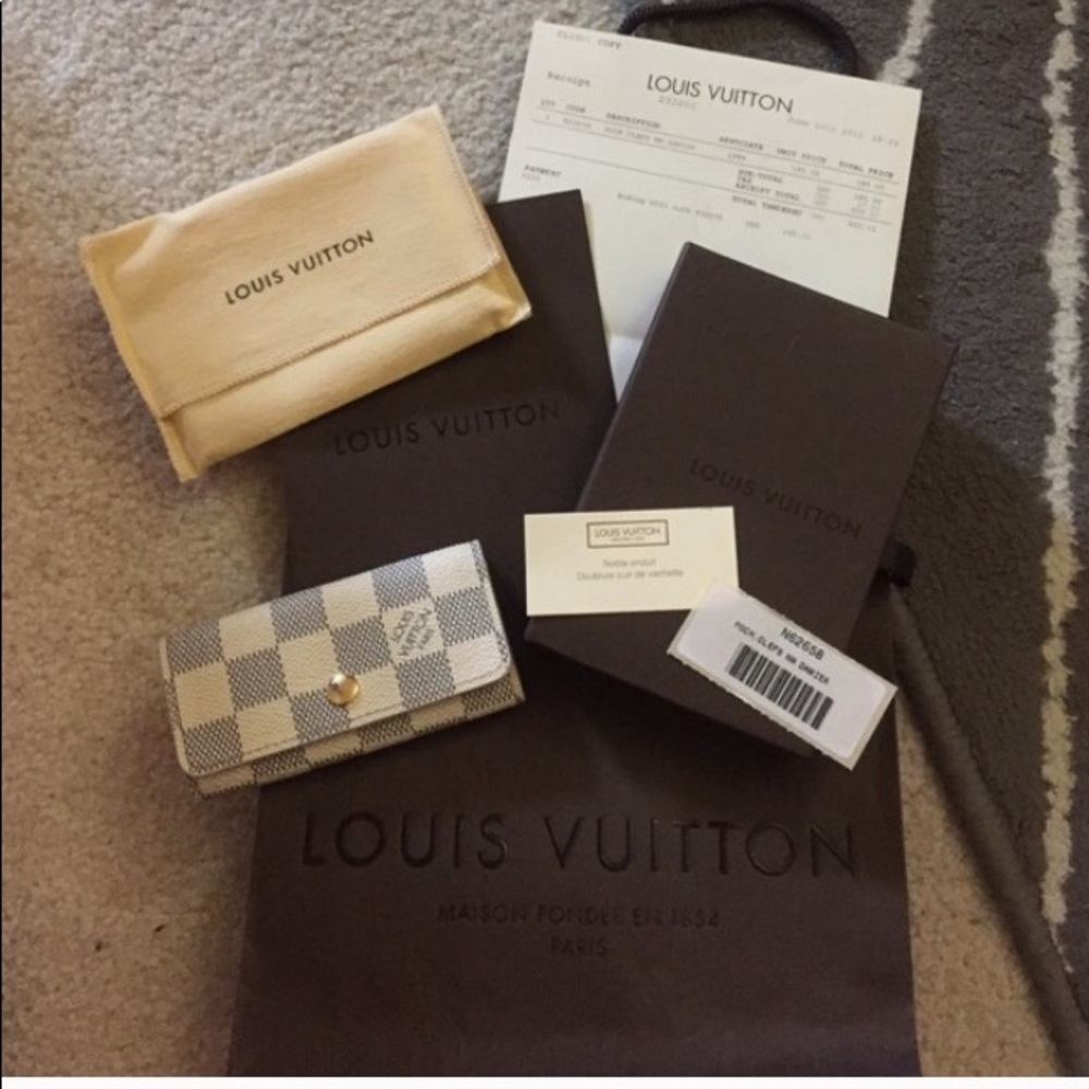 Louis Vuitton 4 key holder